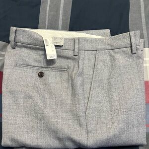 Men’s 
J. Crew “Bowery” 
Dress Pants
Size - 32” x 32”
Color - Gray